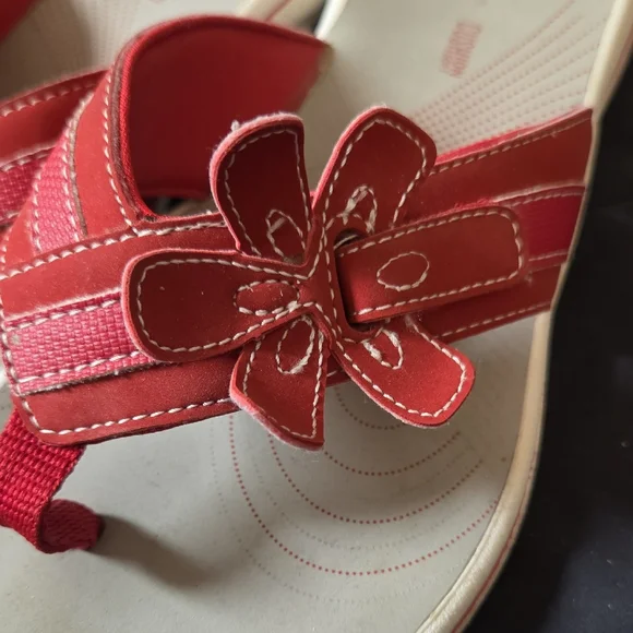 Clarks Red Floral Women's Sandals - Picture 2 of 6